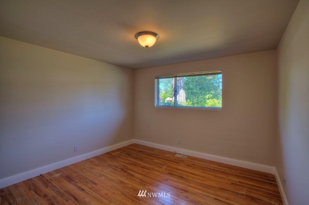 12627 156th Avenue Southeast Renton, WA 98059 - Photo 9 of 14 Gallery Image 9