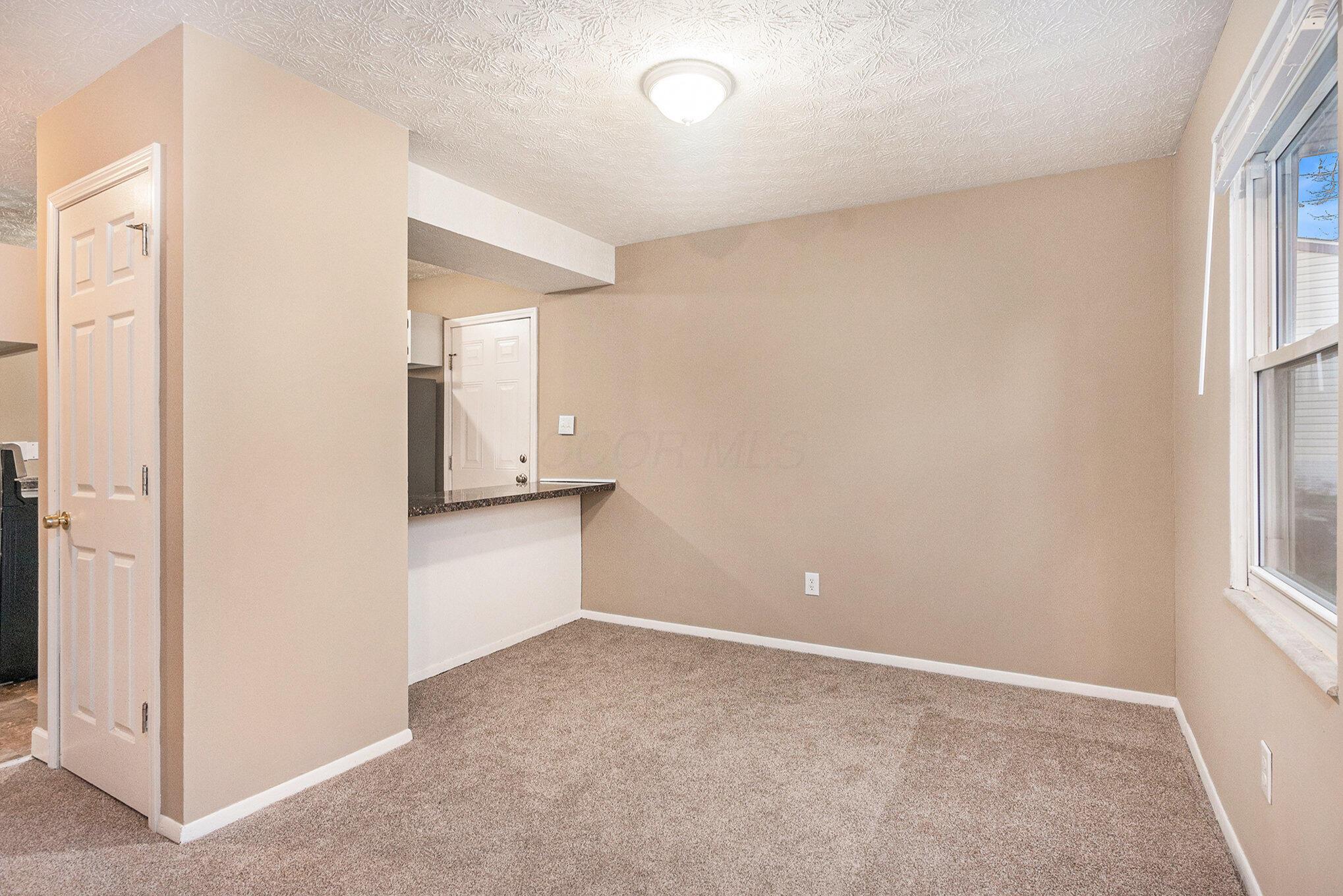 3275 Faycrest Road Columbus, OH 43232 - Photo 5 of 17 005_file_66