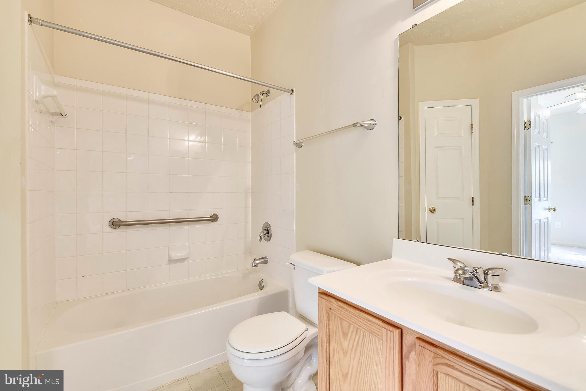 5474 Glenthorne Court Baltimore, MD 21237 - Photo 22 of 26 Bath