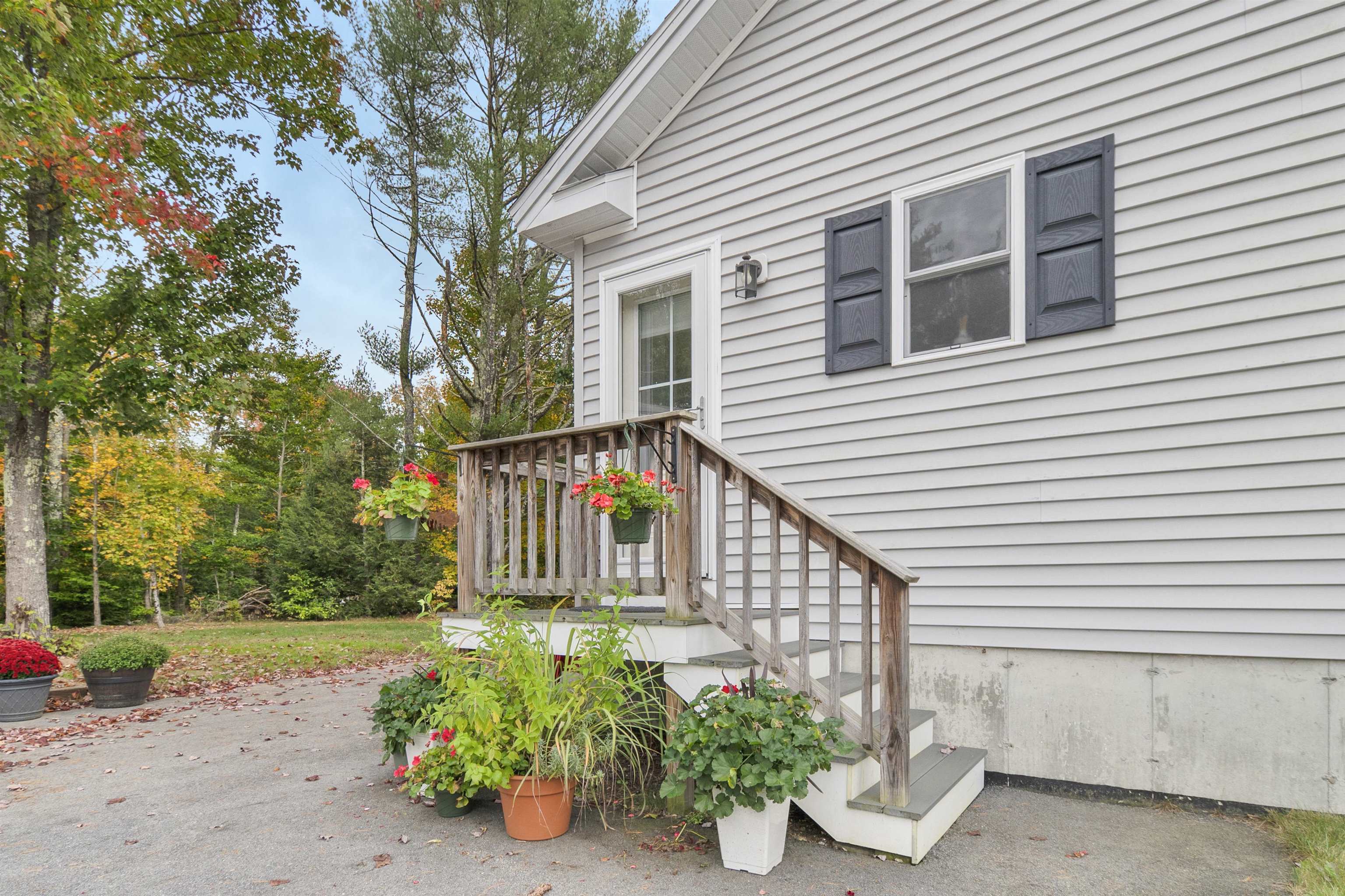 34 Raymond Road Deerfield, NH 03037 - Photo 17 of 46