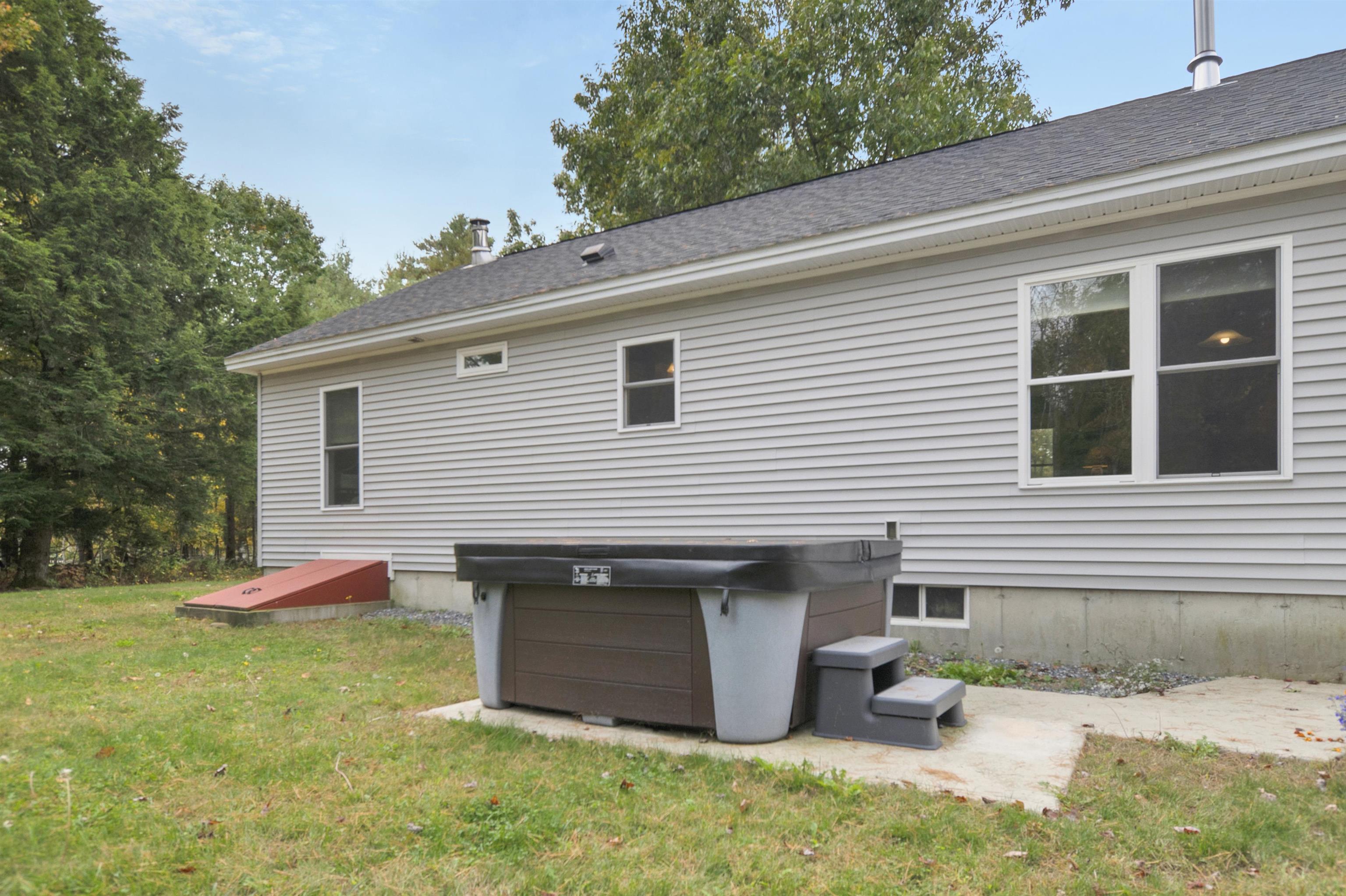 34 Raymond Road Deerfield, NH 03037 - Photo 19 of 46