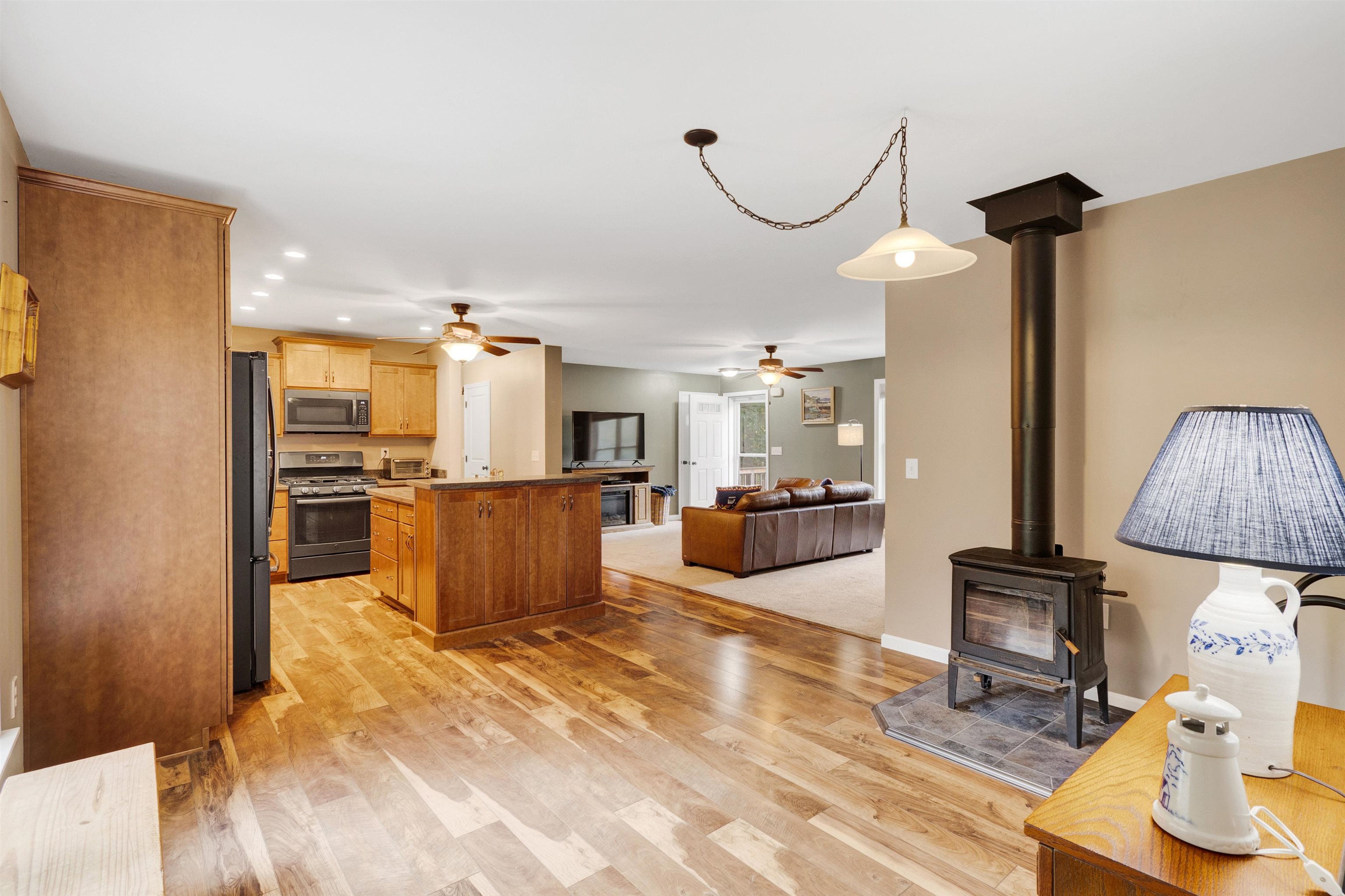 34 Raymond Road Deerfield, NH 03037 - Photo 5 of 46