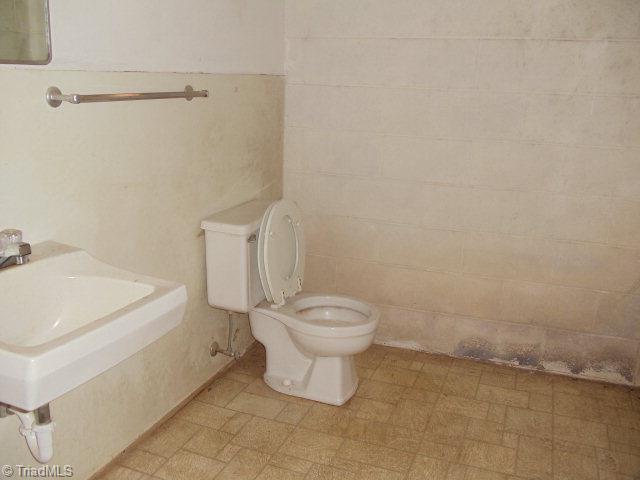 373 Don Walters Road Jefferson, NC 28640 - Photo 15 of 17 half bath in basemen