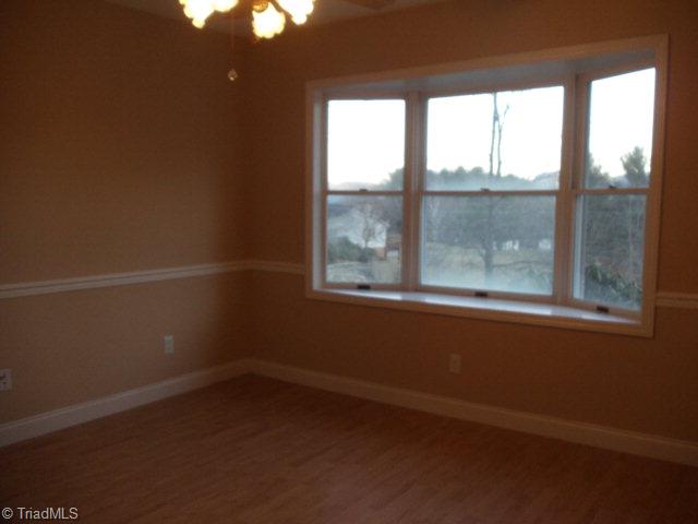 373 Don Walters Road Jefferson, NC 28640 - Photo 3 of 17 Dining room