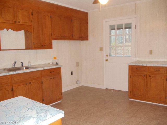 373 Don Walters Road Jefferson, NC 28640 - Photo 6 of 17 laundry room