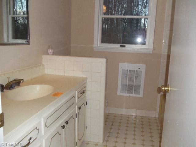 373 Don Walters Road Jefferson, NC 28640 - Photo 7 of 17 bath 1