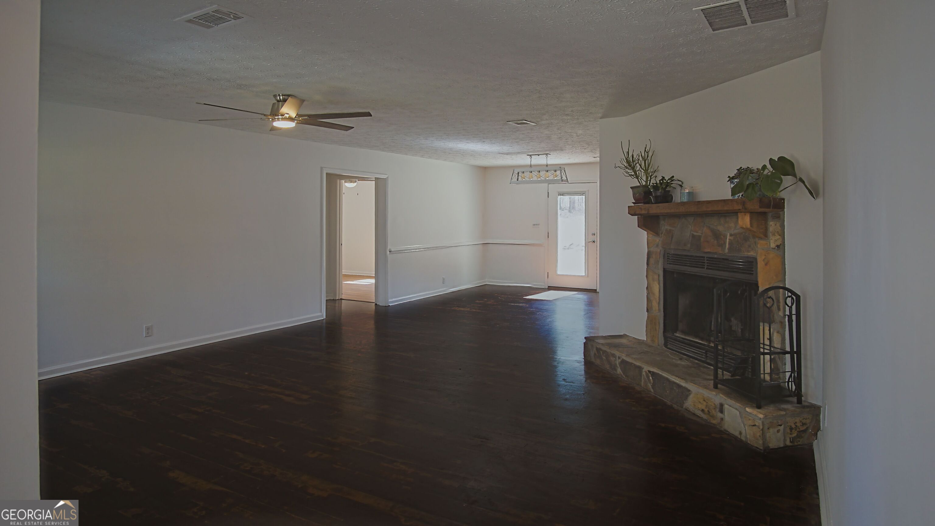 135 Dixie Lane Covington, GA 30014 - Photo 15 of 85 Living Room