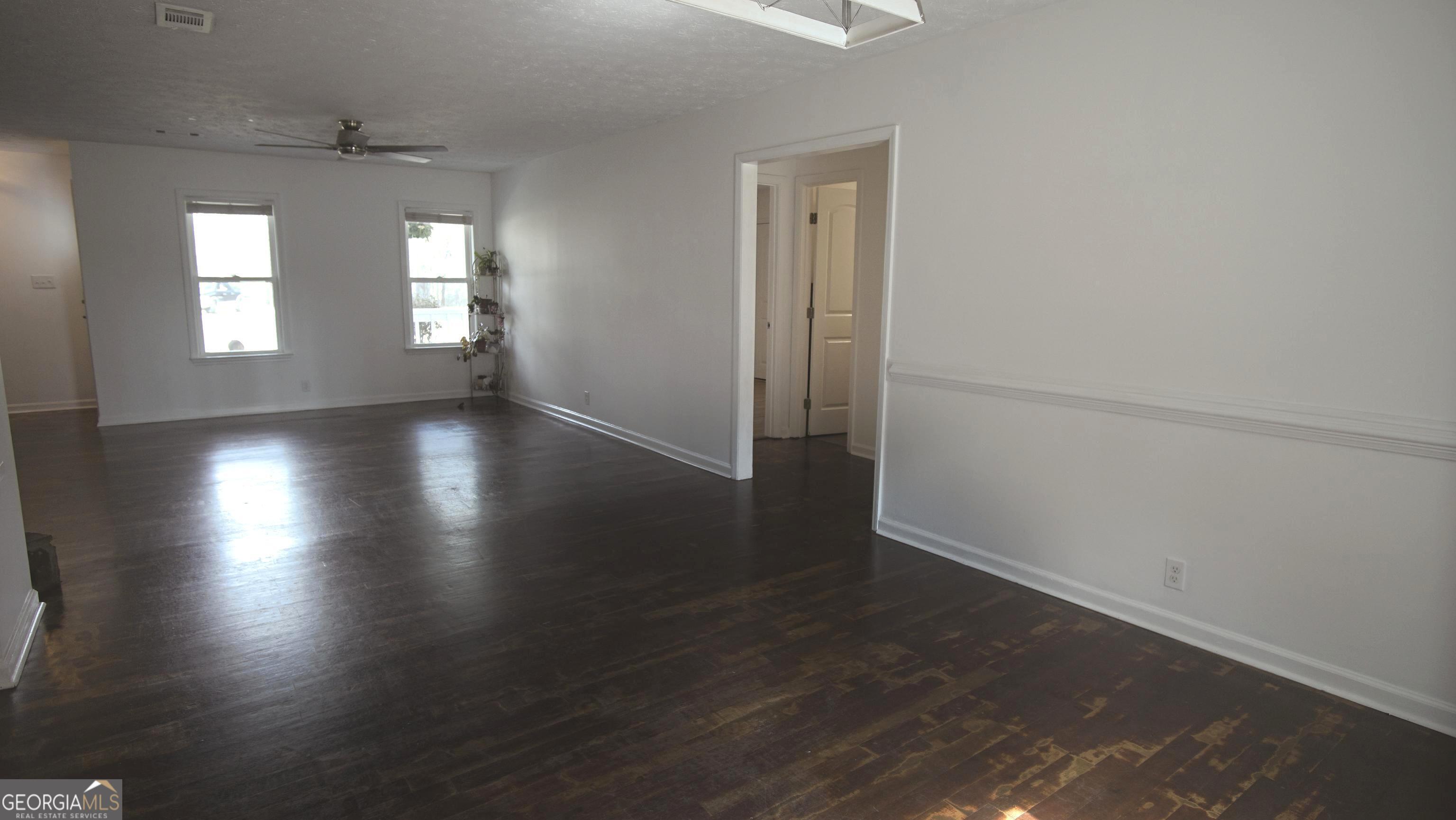 135 Dixie Lane Covington, GA 30014 - Photo 22 of 85 Living Area