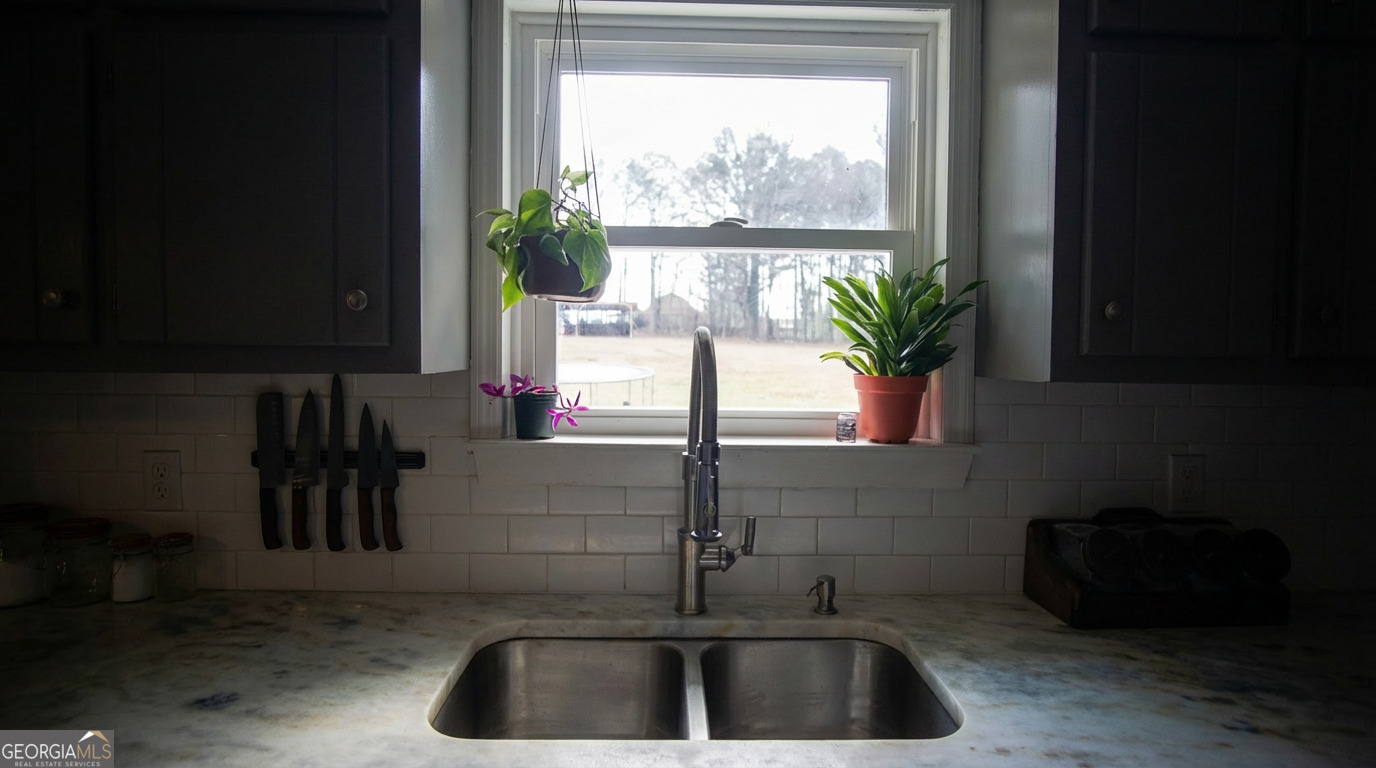 135 Dixie Lane Covington, GA 30014 - Photo 26 of 85 Kitchen Window