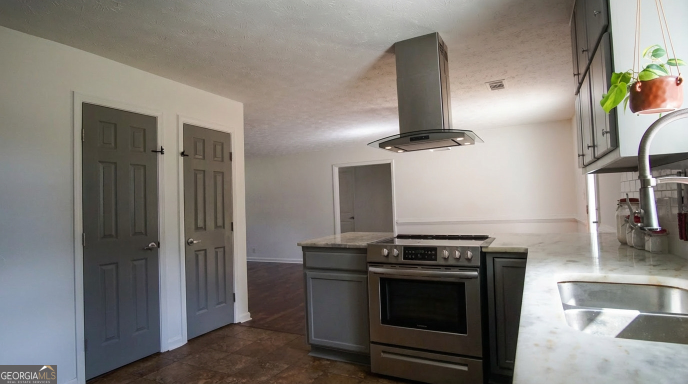135 Dixie Lane Covington, GA 30014 - Photo 28 of 85 Kitchen