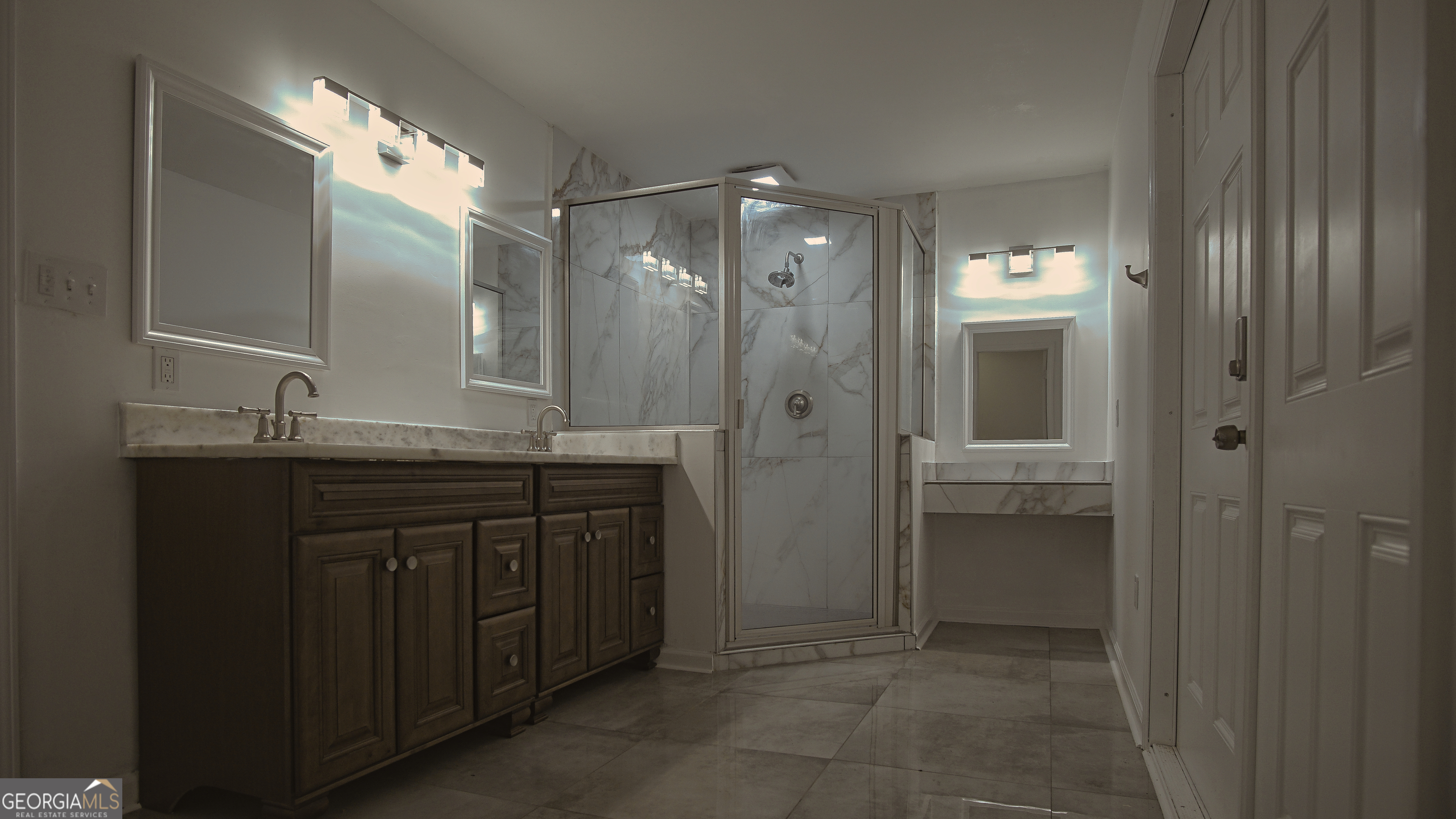 135 Dixie Lane Covington, GA 30014 - Photo 34 of 85 Master Bathroom