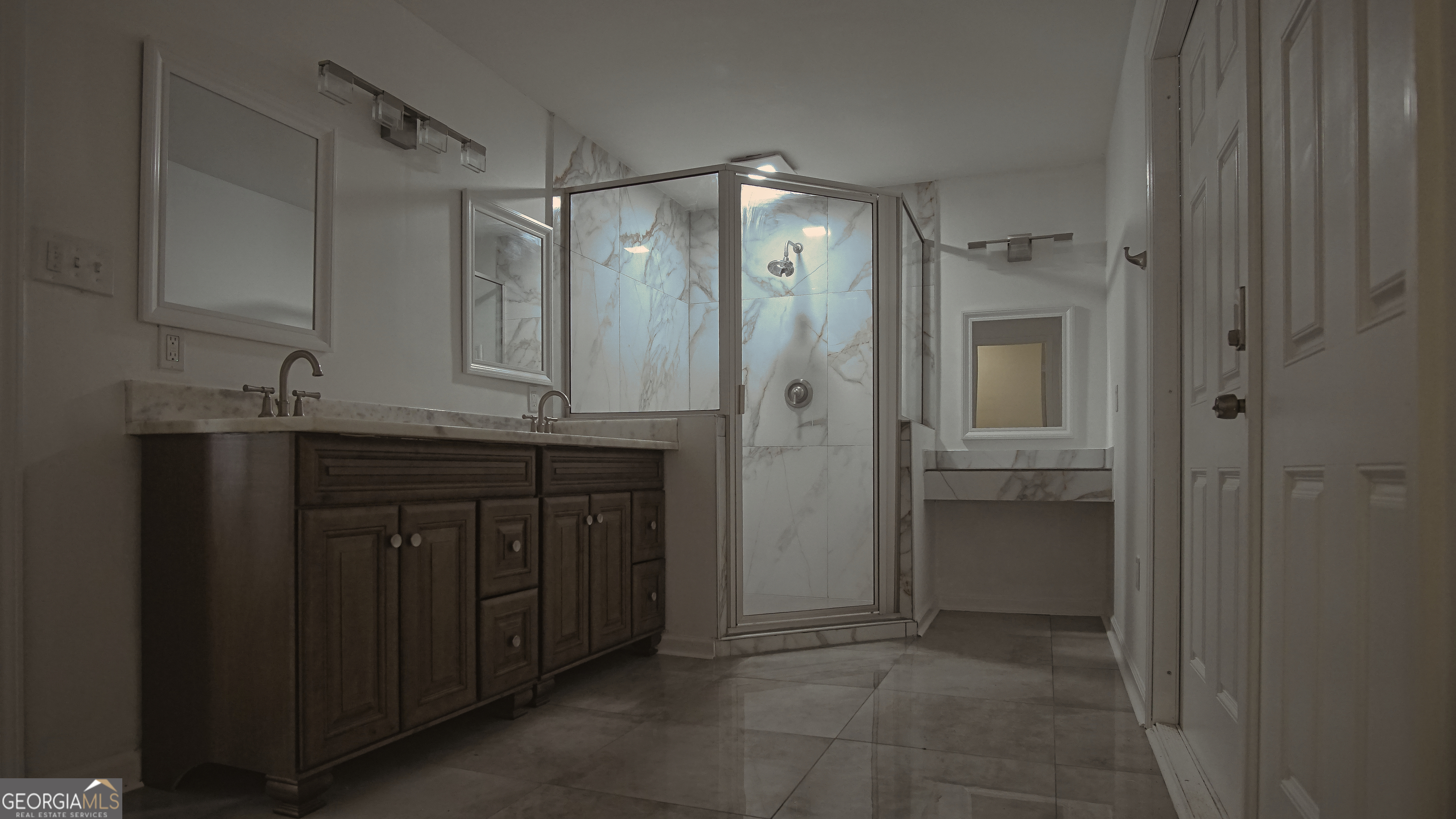 135 Dixie Lane Covington, GA 30014 - Photo 36 of 85 Master Bathroom