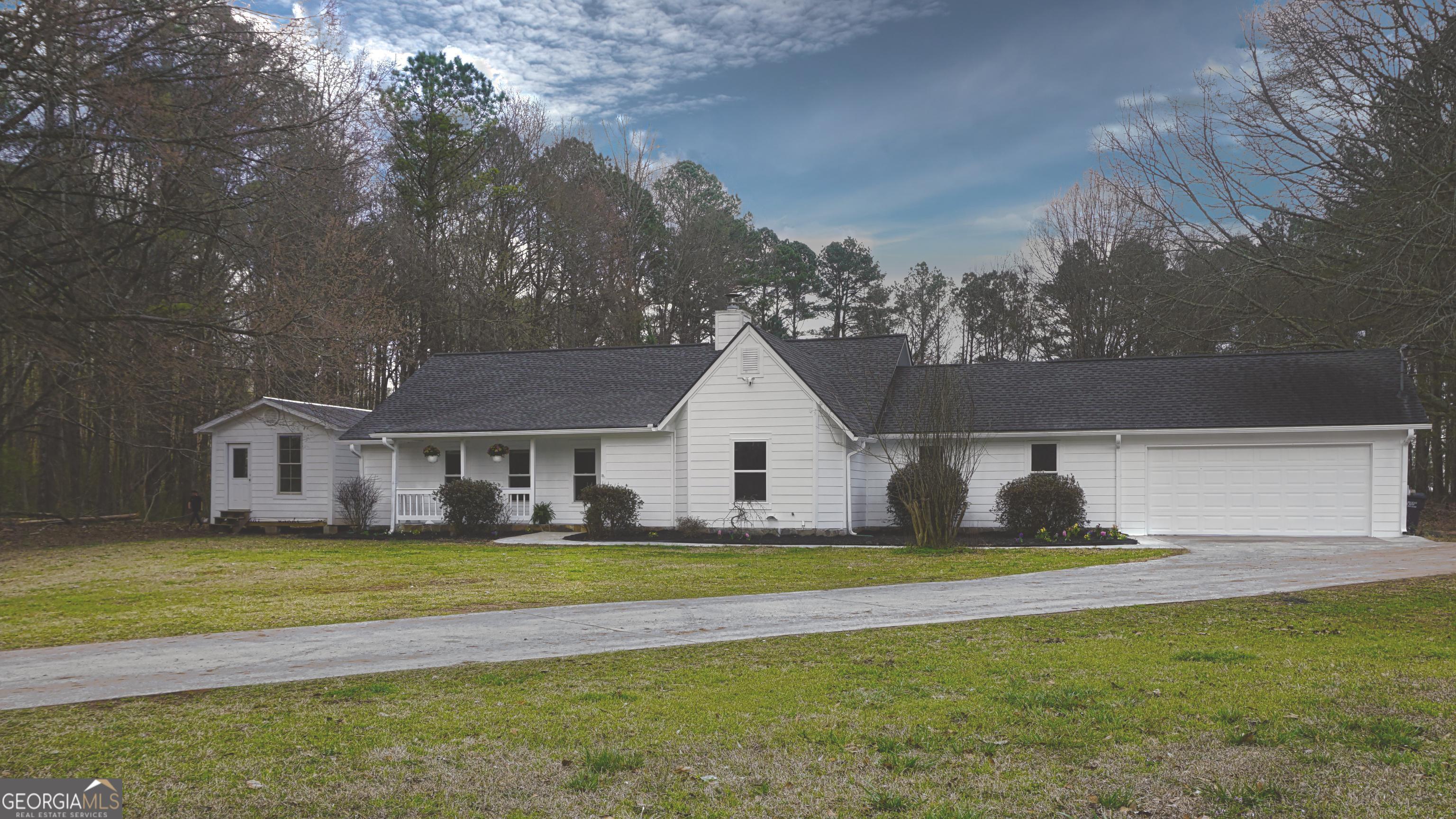 135 Dixie Lane Covington, GA 30014 - Photo 4 of 85 Front of Home