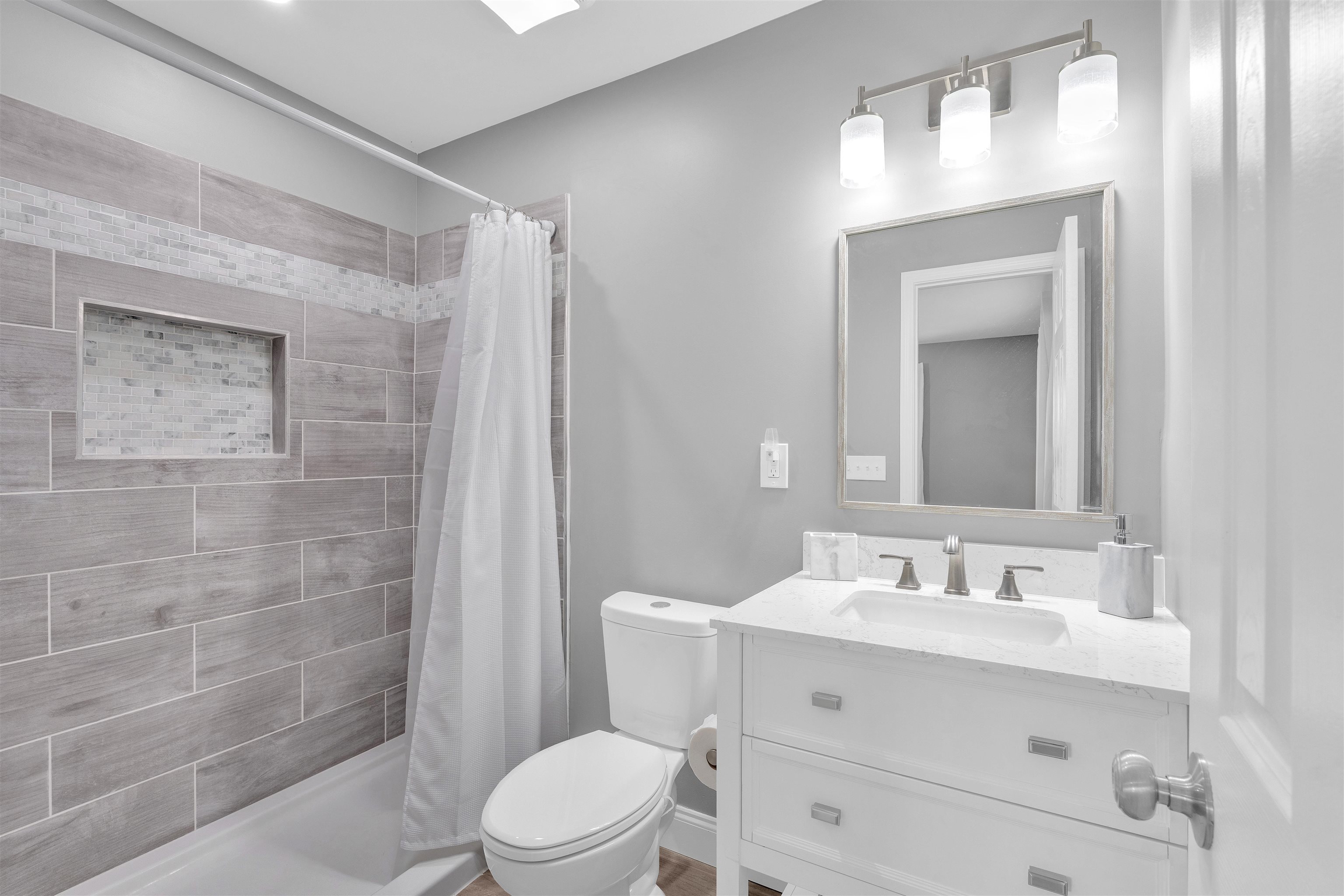 355 State Rd S-11-199 Gaffney, SC 29340 - Photo 18 of 40 Bath