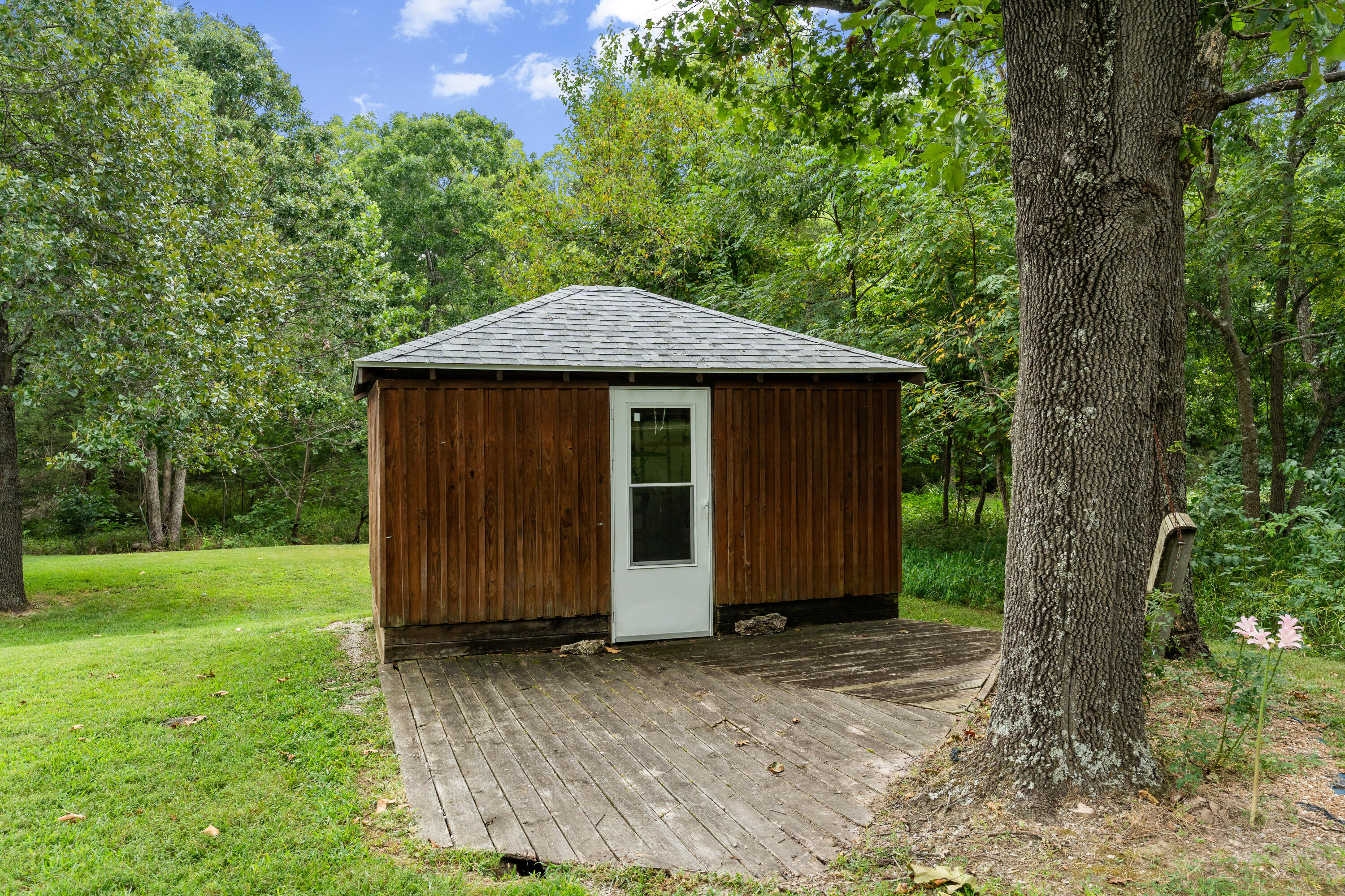 951 Goldfinch Road Marshfield, MO 65706 - Photo 24 of 38 Outbuilding