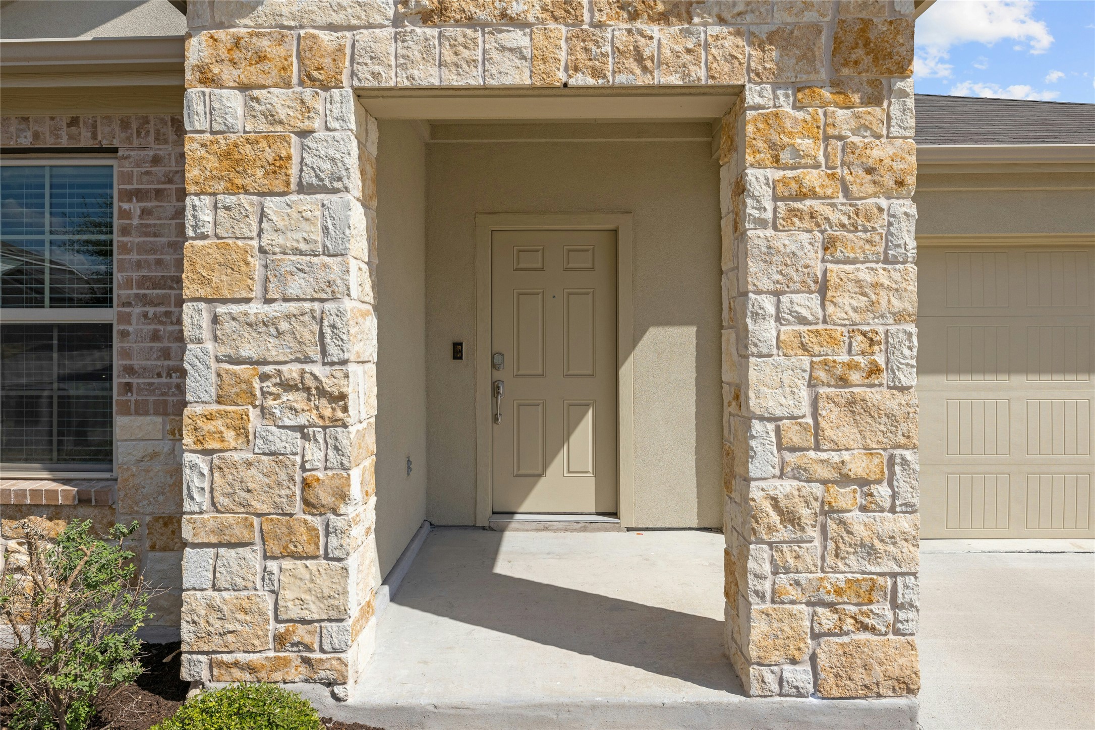 11813 Roscommon Trail Austin, TX 78754 - Photo 15 of 28 a front view of a house with a garden