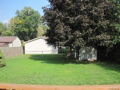 11200 Stark Road Livonia, MI 48150 - Photo 16 of 21 Backyard.jpg