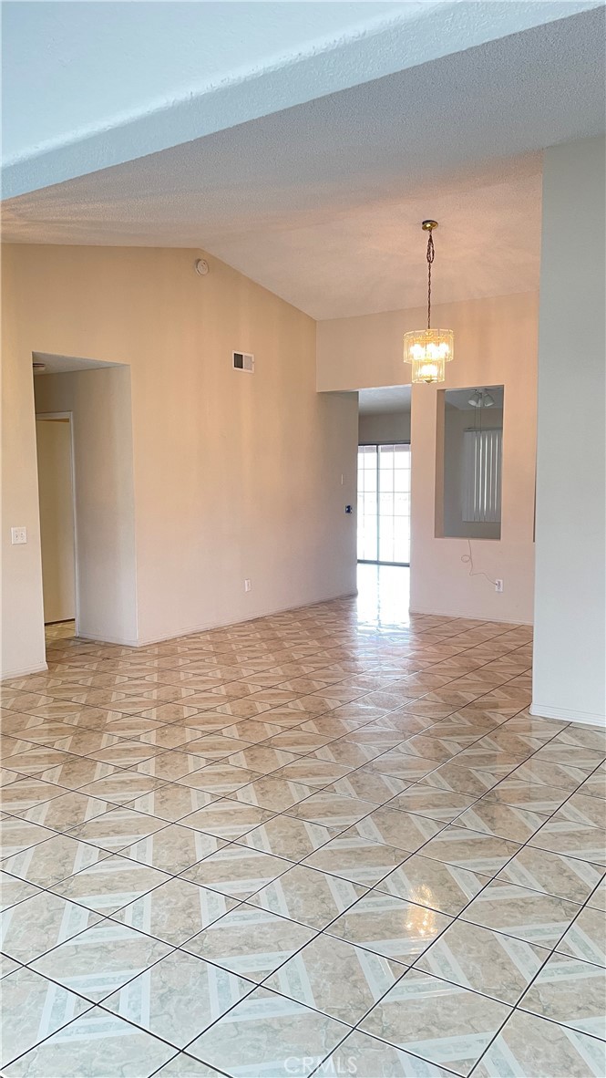 14425 Manzano Road Victorville, CA 92392 - Photo 5 of 24