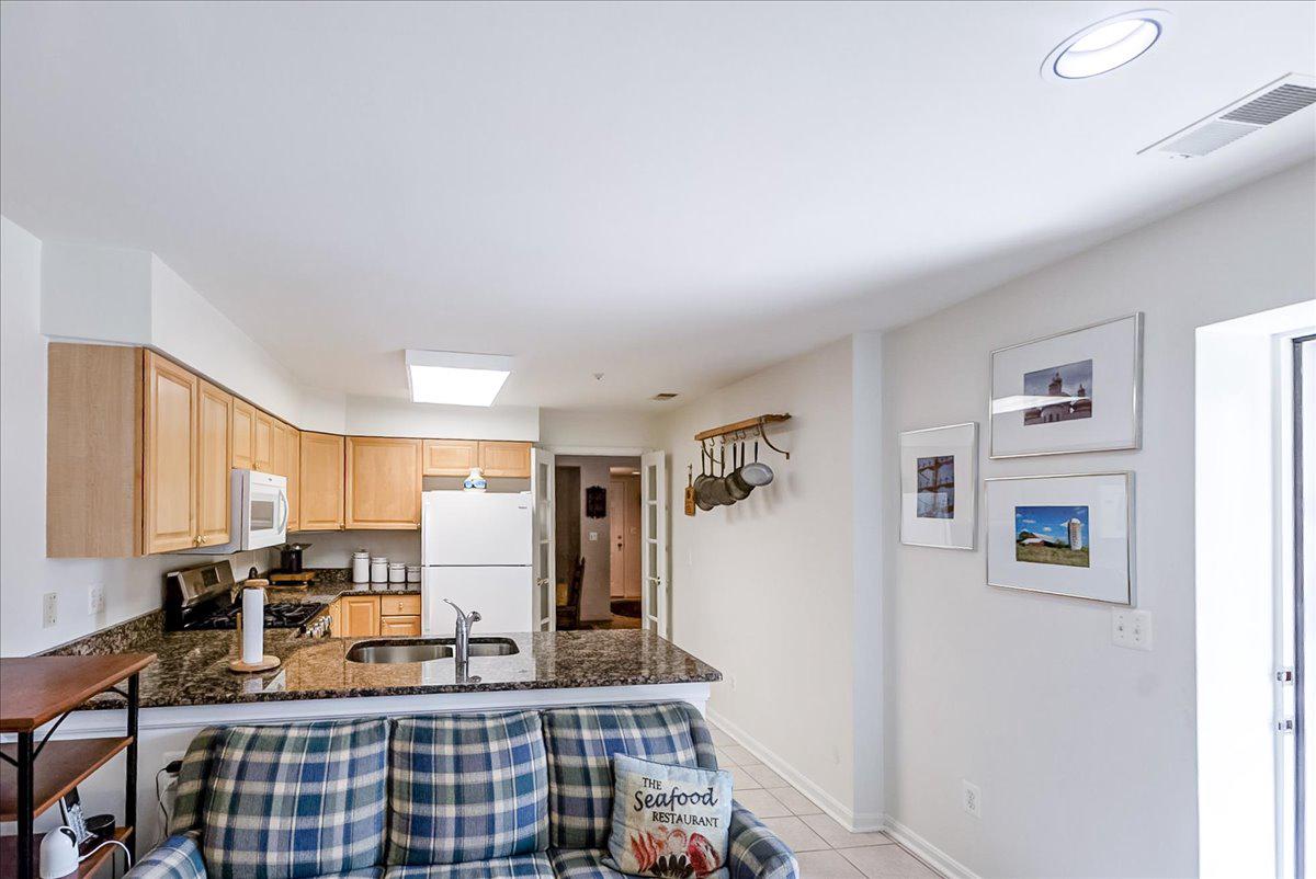 12320 Rosslare Ridge Road, Unit 201 Lutherville-Timonium, MD 21093 - Photo 25 of 41 Eat in kitchen presently used as a den