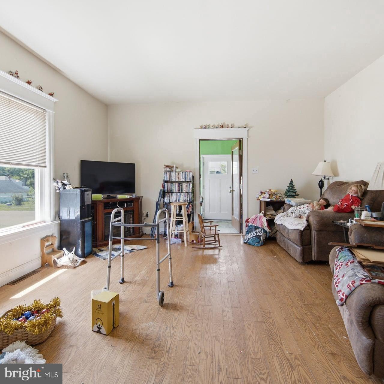 774 Fairview Drive Sewell, NJ 08080 - Photo 6 of 15 Living Room