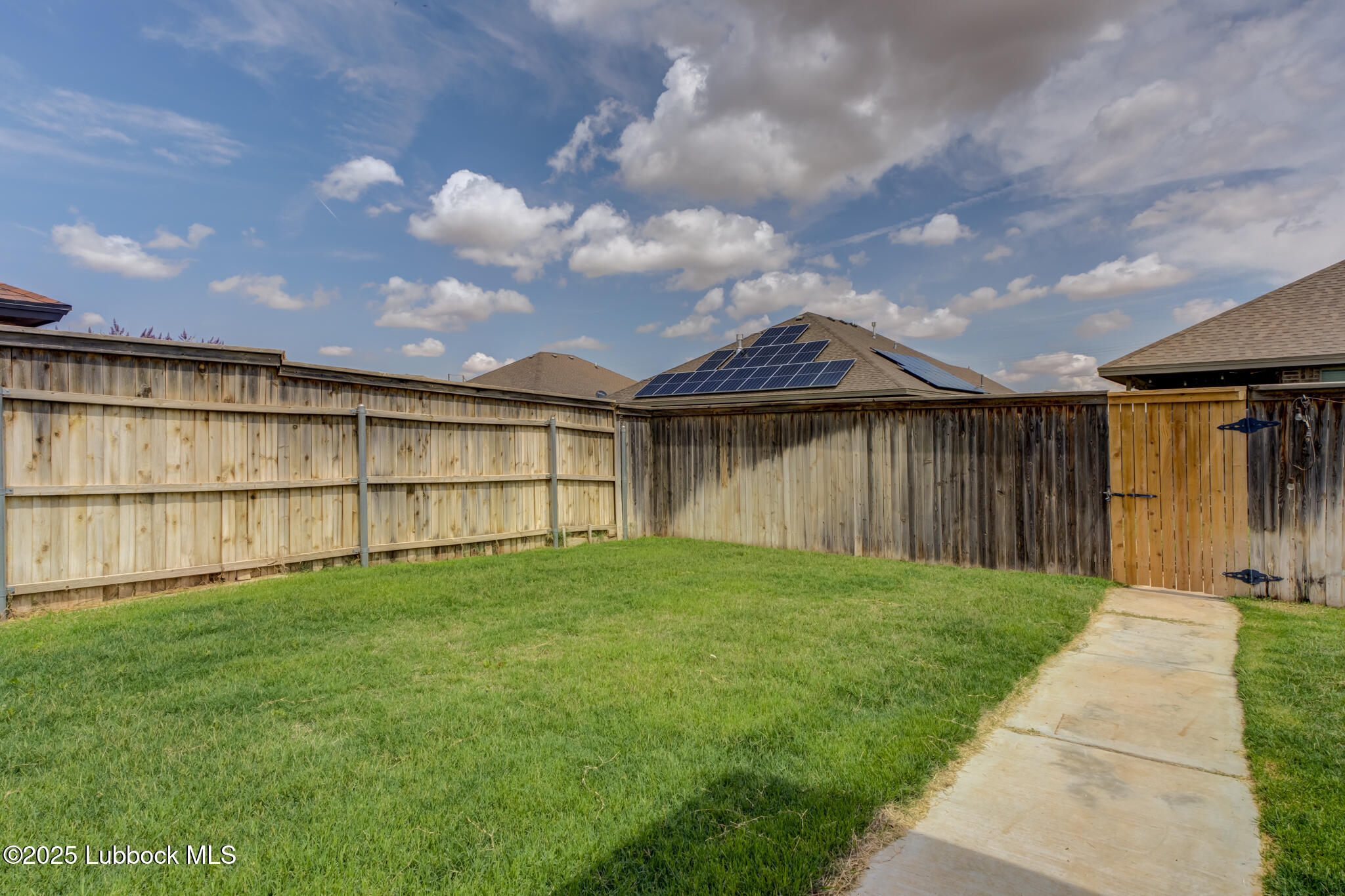 5218 Lehigh Street Lubbock, TX 79416 - Photo 38 of 39 a view of a backyard with a garden