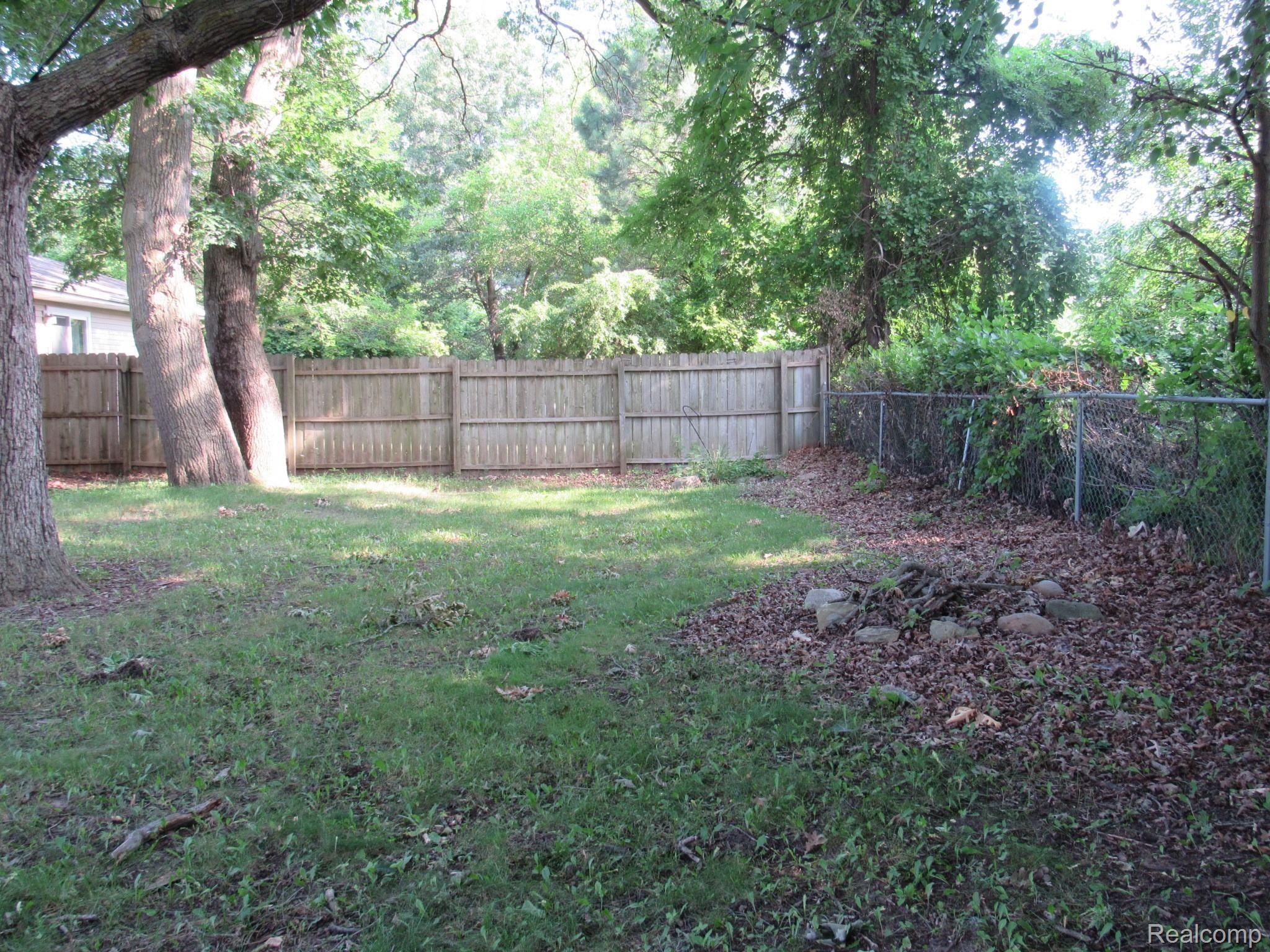 7493 Pinckney Road Pinckney, MI 48169 - Photo 13 of 32 IMG_2813.JPG