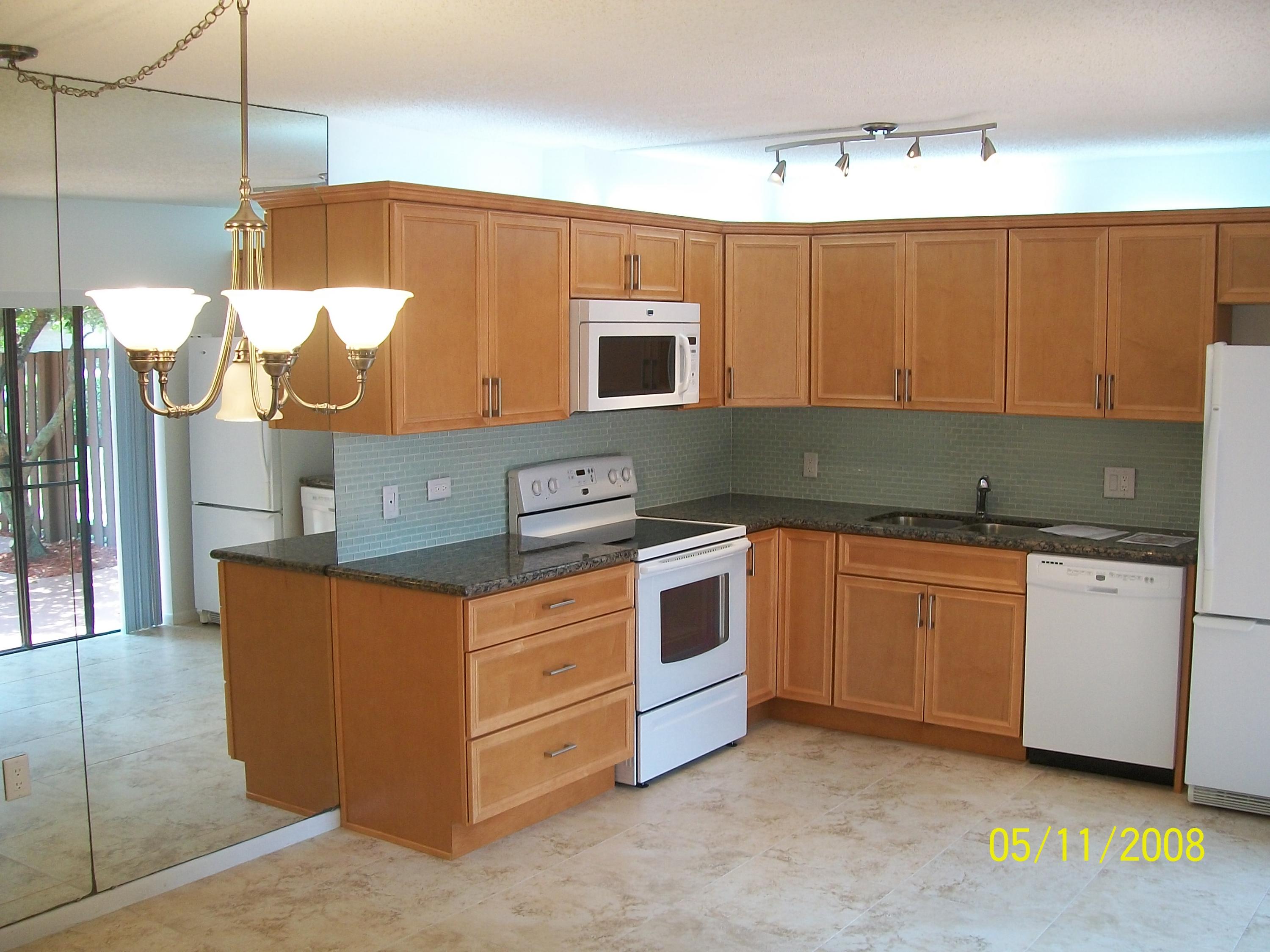 3900 County Line Road, Unit 4B Tequesta, FL 33469 - Photo 3 of 8 Kitchen