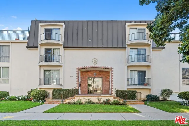 $3,300 | 1951 Malcolm Avenue, Unit 206, Los Angeles, CA 90025