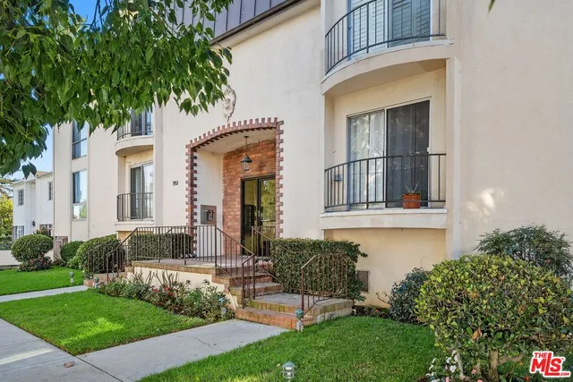 $3,300 | 1951 Malcolm Avenue, Unit 206, Los Angeles, CA 90025