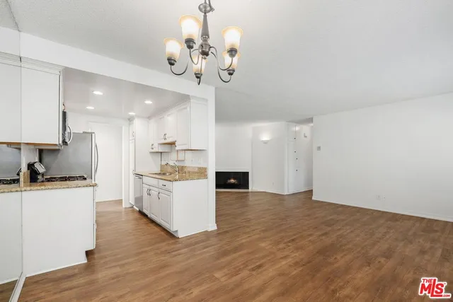 $3,300 | 1951 Malcolm Avenue, Unit 206, Los Angeles, CA 90025