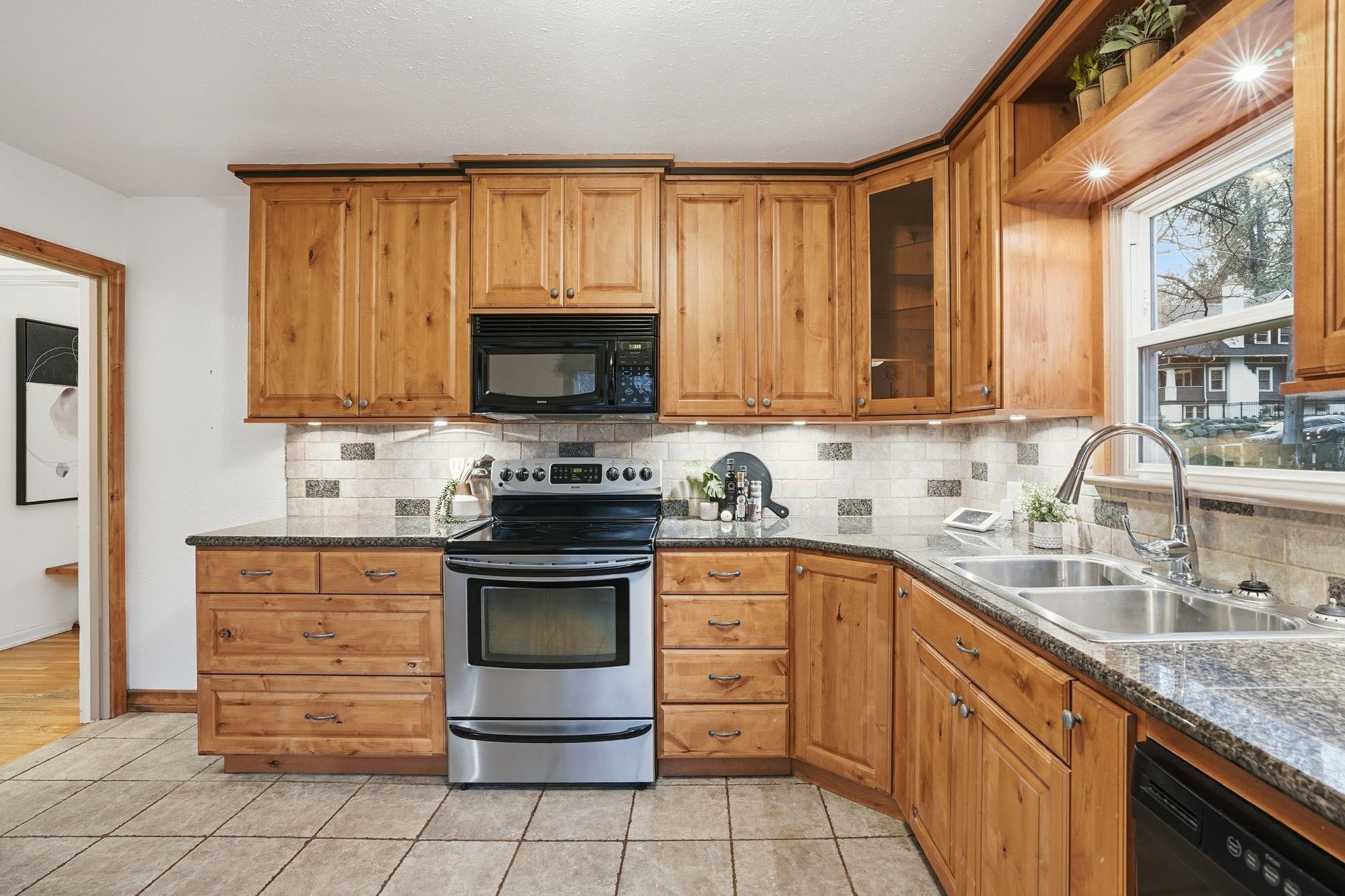 2128 South Post Street Spokane, WA 99203 - Photo 11 of 28 Gallery Image 11