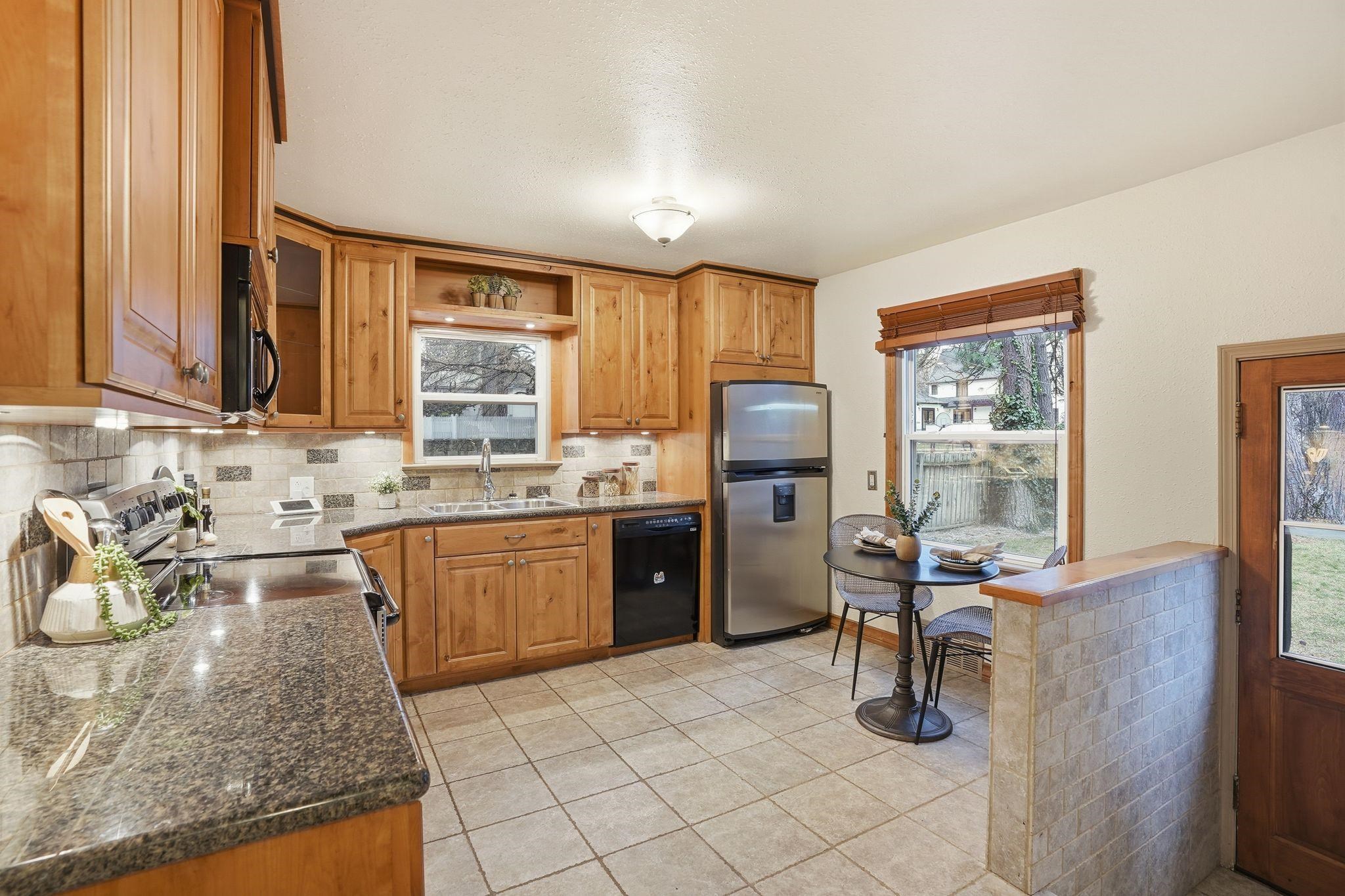 2128 South Post Street Spokane, WA 99203 - Photo 8 of 28 Gallery Image 8