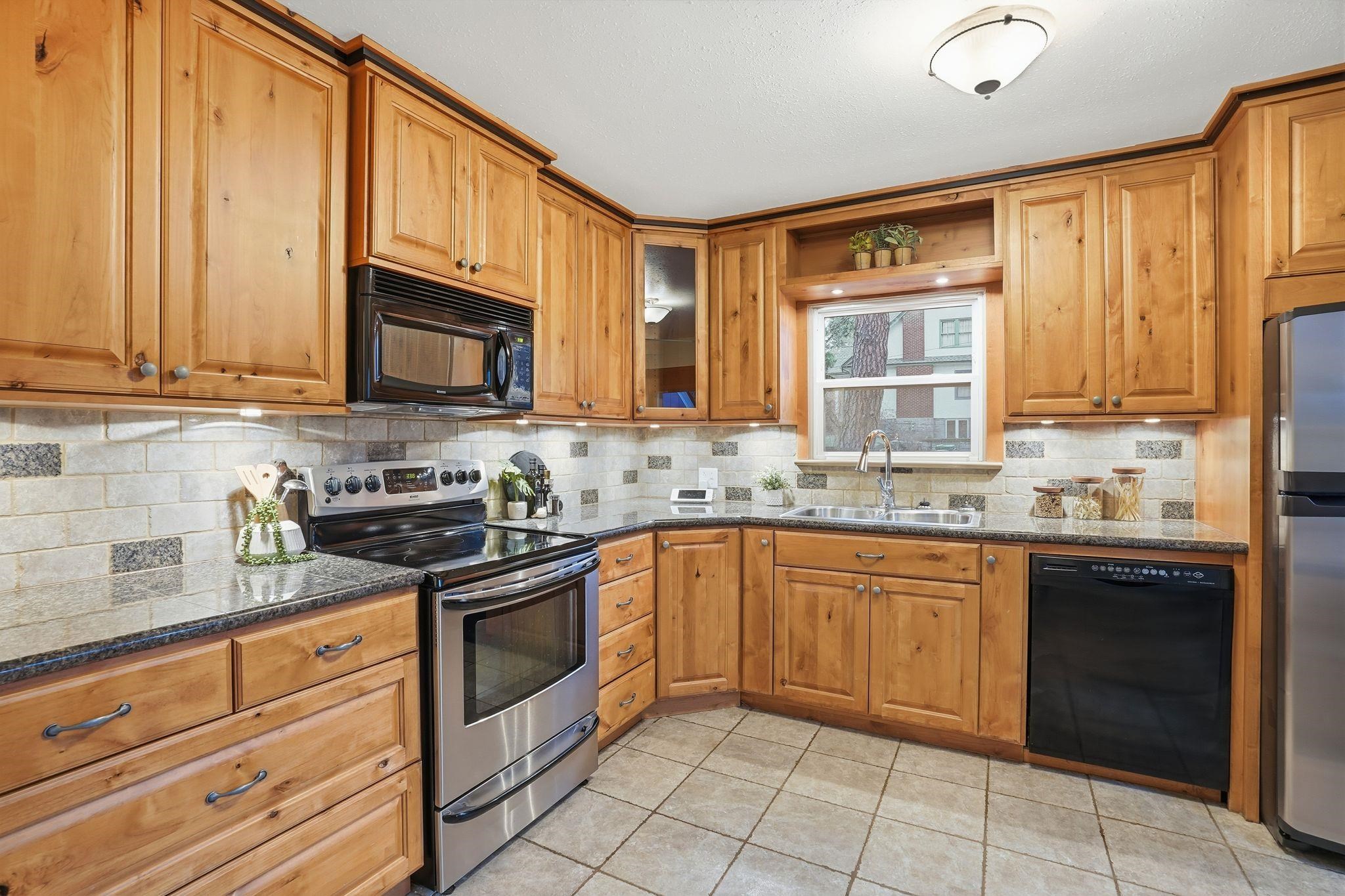 2128 South Post Street Spokane, WA 99203 - Photo 10 of 28 Gallery Image 10