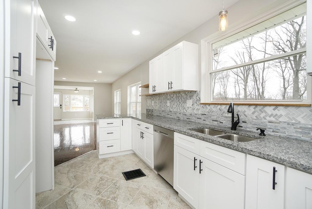 243 Ridgeway Road Cincinnati, OH 45216 - Photo 10 of 26
