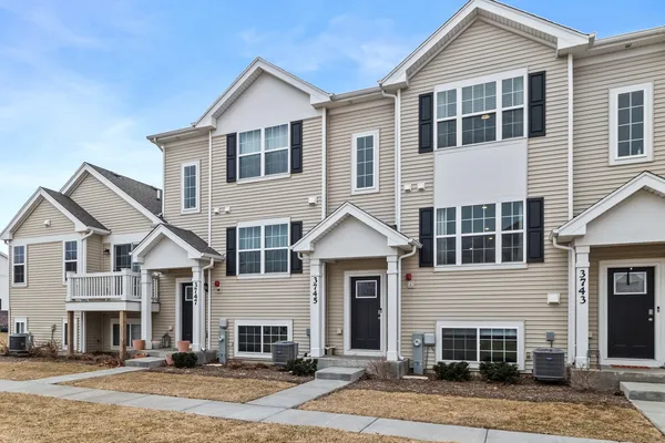 $305,000 | 3745 Bailey Road, Yorkville, IL 60560