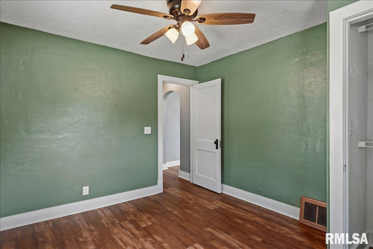 806 9th Street Pawnee, IL 62558 - Photo 24 of 36