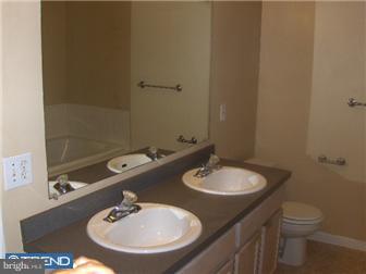 65 Threadleaf Terrace Burlington, NJ 08016 - Photo 3 of 5