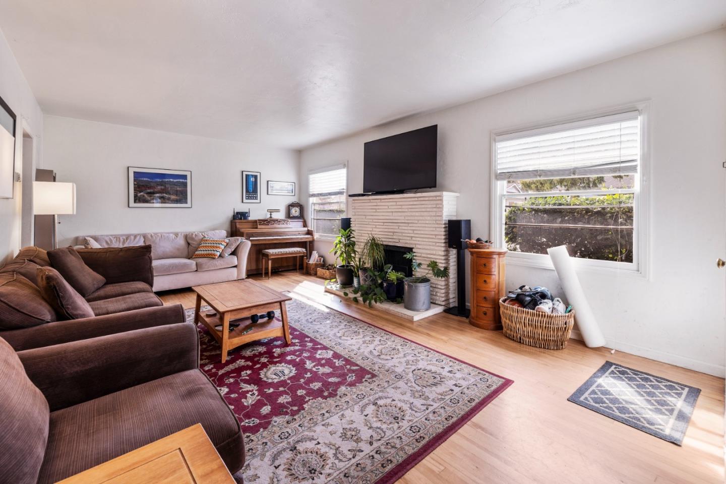 346 Spring Street Santa Cruz, CA 95060 - Photo 3 of 15 Gallery Image 3