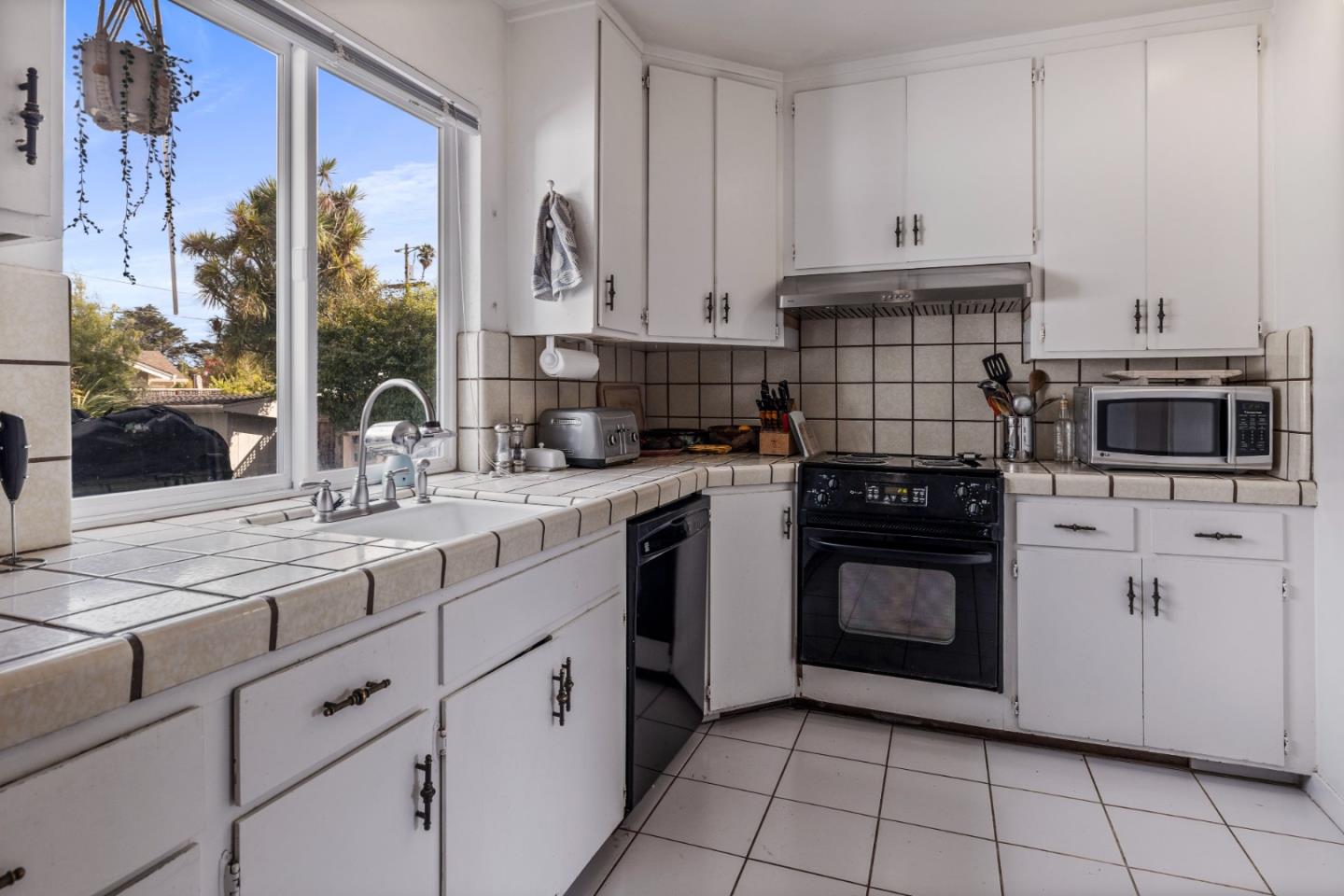346 Spring Street Santa Cruz, CA 95060 - Photo 7 of 15 Gallery Image 7