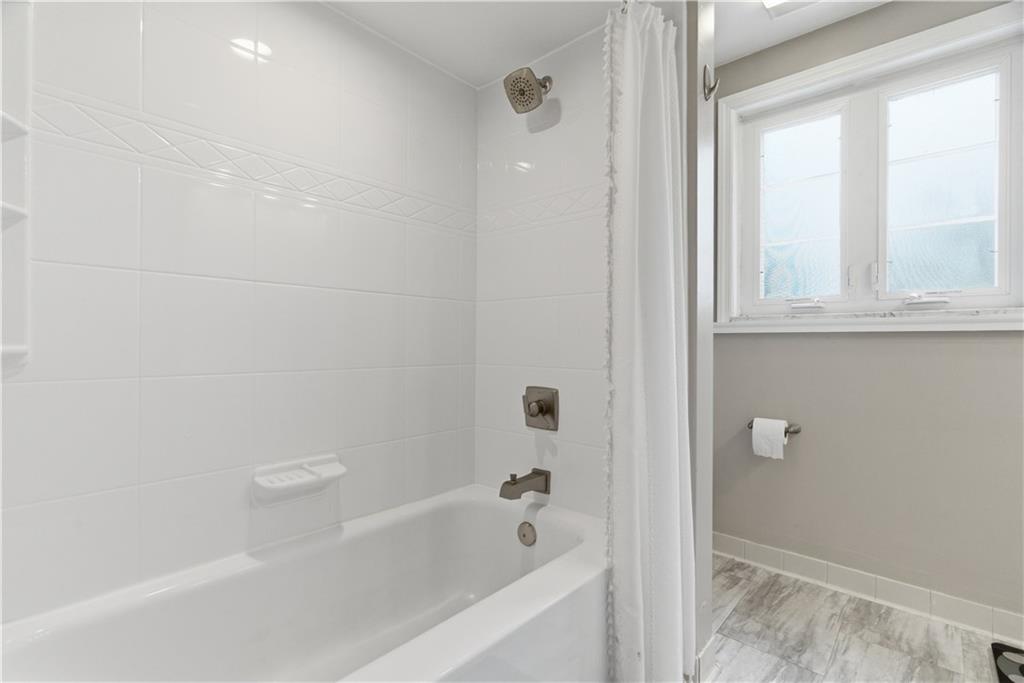 1800 Murdstone Road Upper St. Clair, PA 15241 - Photo 21 of 29 a bathroom with bathtub and shower