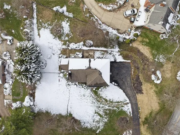 $575,000 | 1800 Murdstone Road, Upper St. Clair, PA 15241