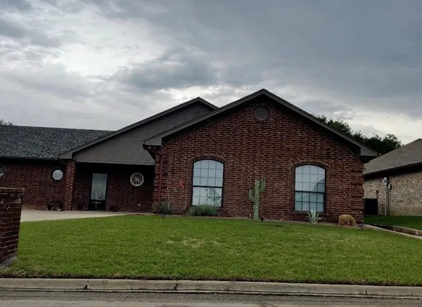 $289,000 | 6507 Shadowview Court, Mineral Wells, TX 76067
