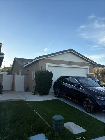 a view of a house with a back yard