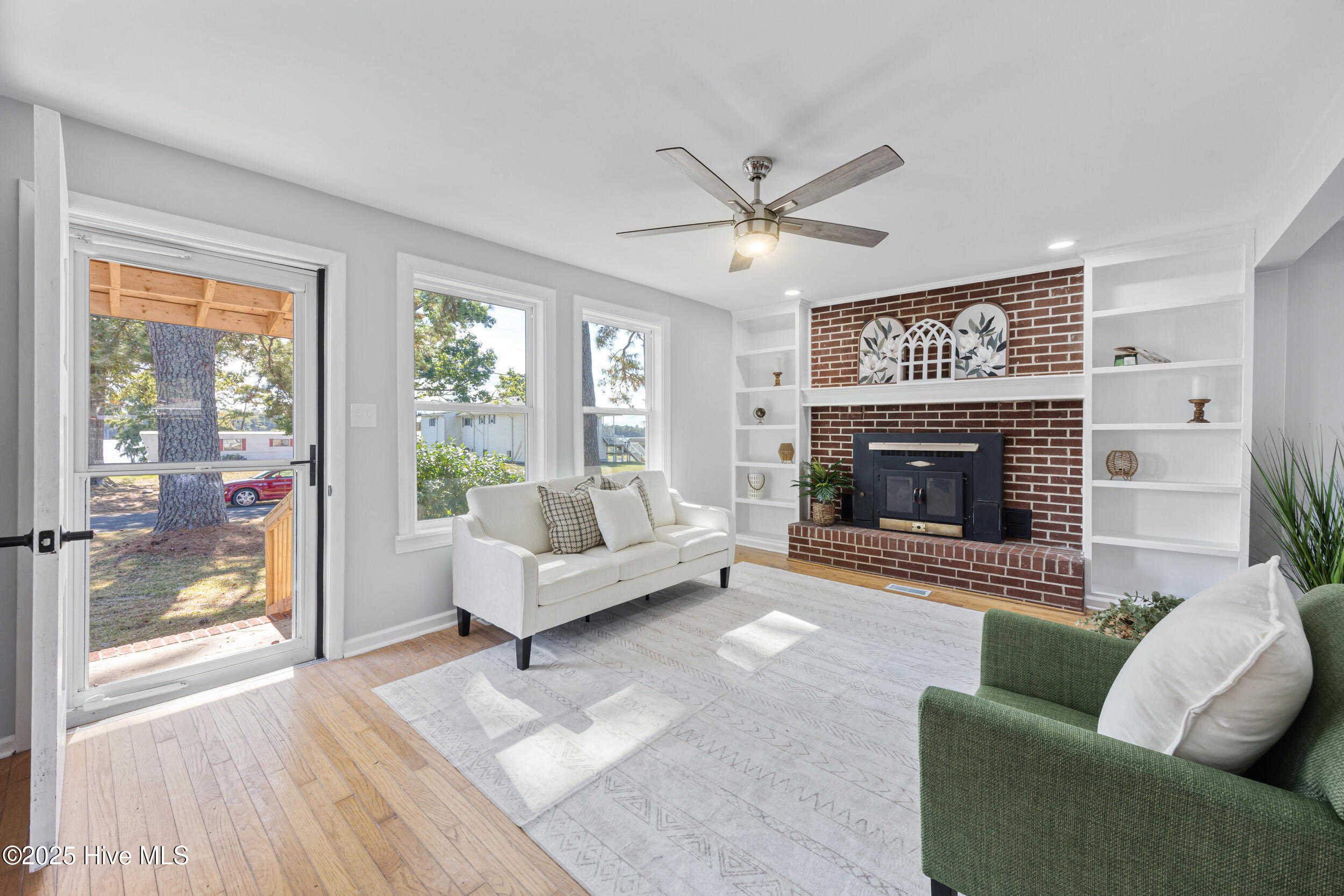 115 Pine Street Hertford, NC 27944 - Photo 2 of 24 Water views!