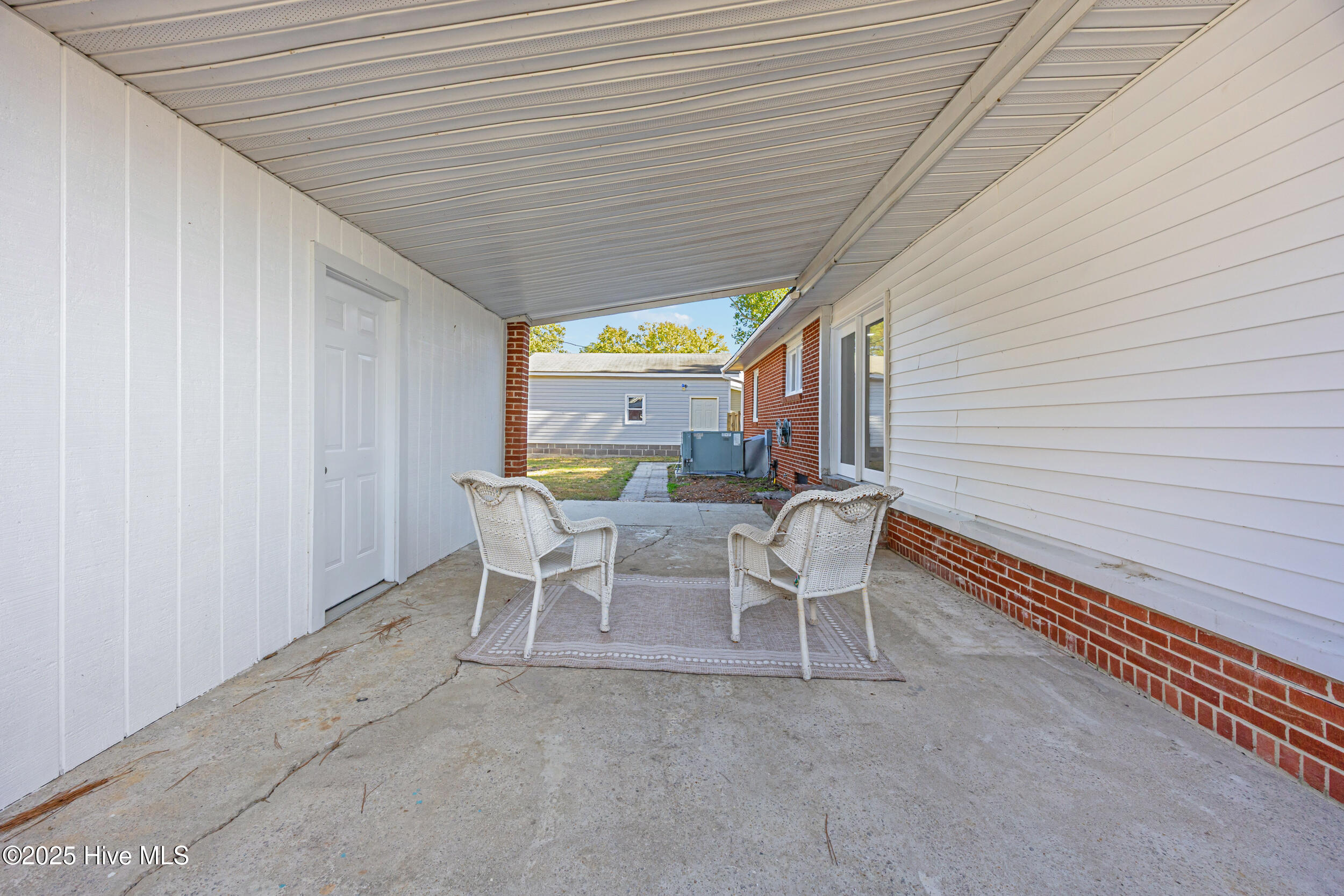 115 Pine Street Hertford, NC 27944 - Photo 21 of 24 Great entertaining or relaxing space