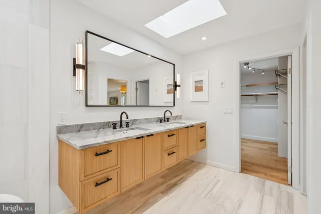 $1,875,000 | 11000 Oakton Woods Way, Oakton, VA 22124