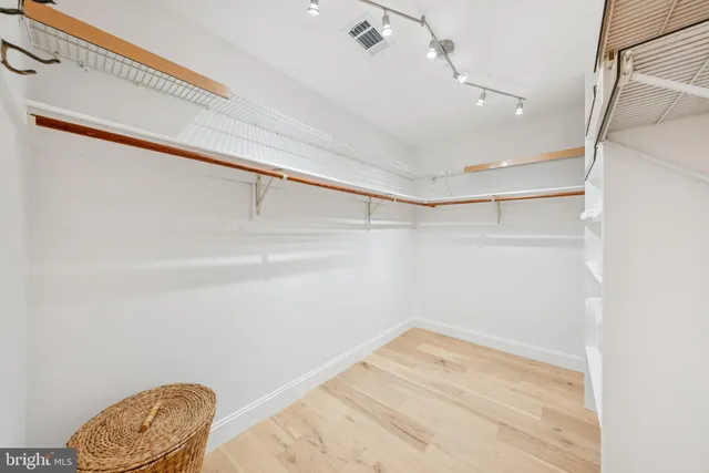 $1,875,000 | 11000 Oakton Woods Way, Oakton, VA 22124