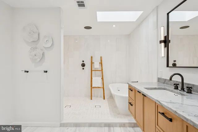 $1,875,000 | 11000 Oakton Woods Way, Oakton, VA 22124