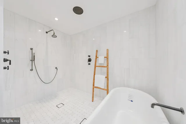 $1,875,000 | 11000 Oakton Woods Way, Oakton, VA 22124