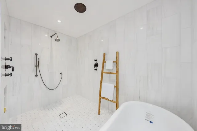 $1,875,000 | 11000 Oakton Woods Way, Oakton, VA 22124